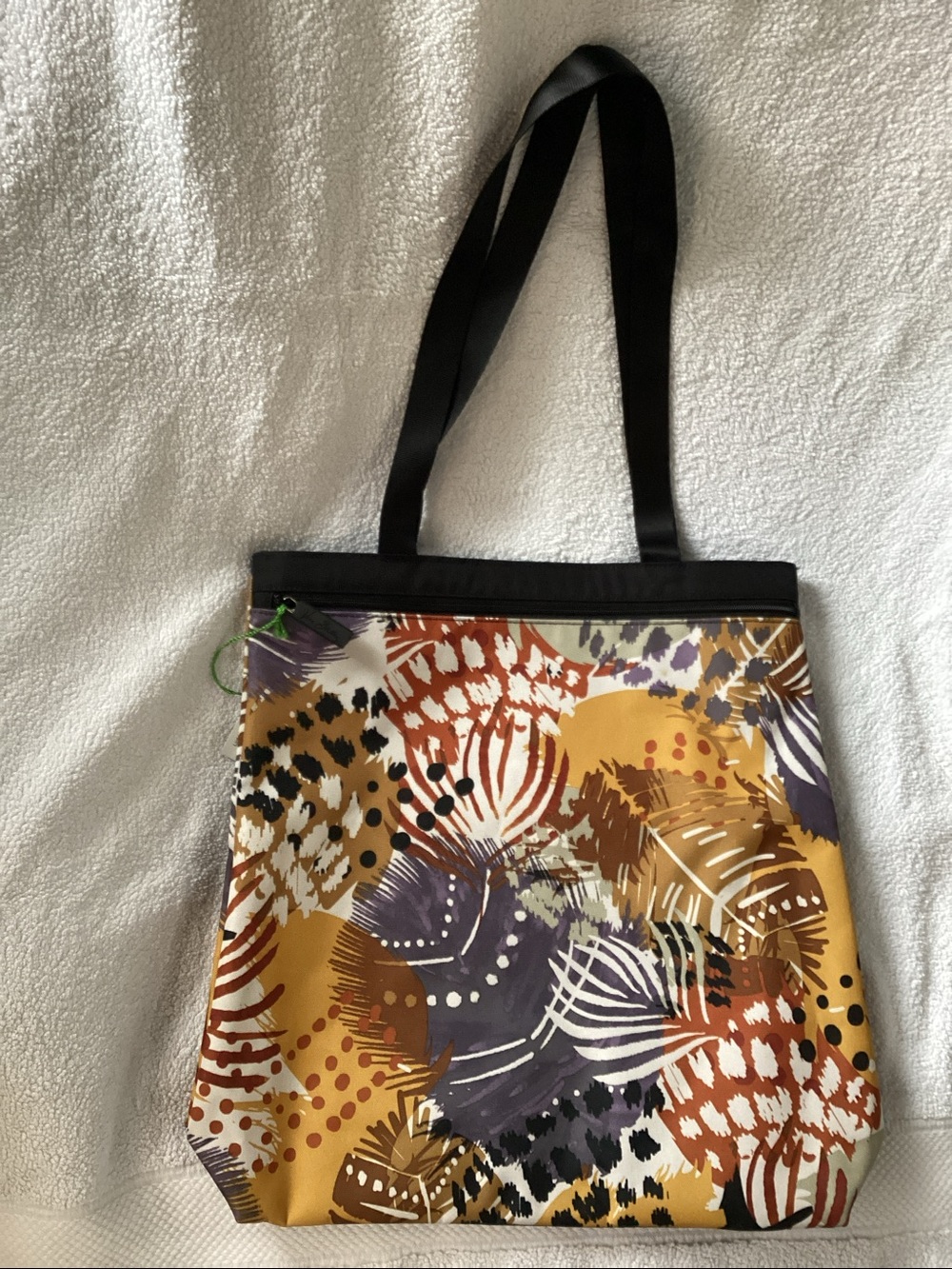 NWT Vera Bradley Lighten Up Front Zip Painted Feathers Tote